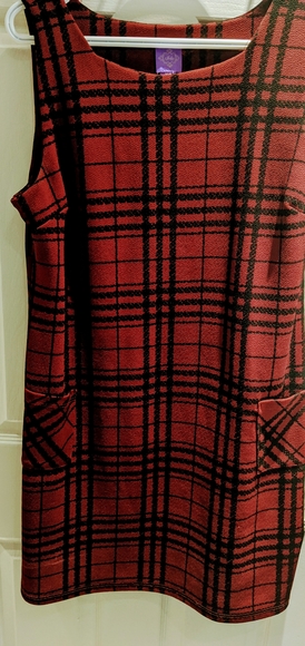 Sleeveless dress with side pockets - Picture 2 of 3